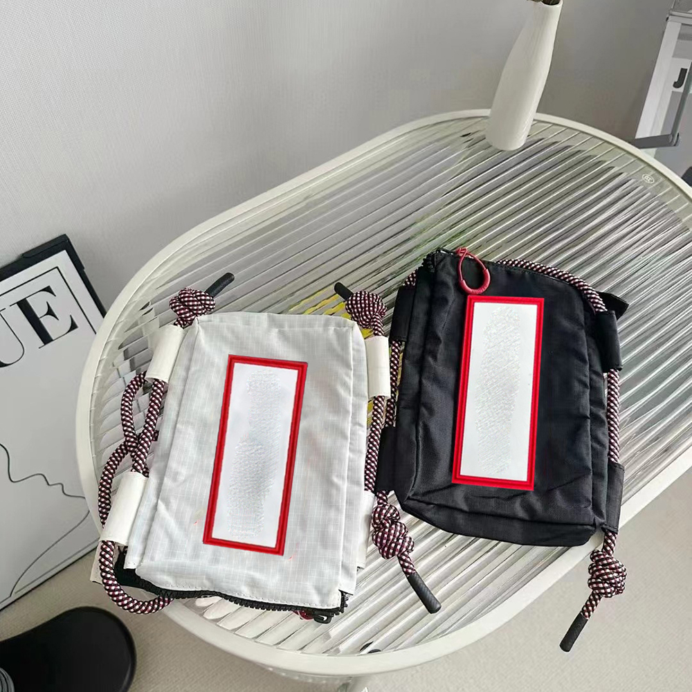 Adjustable shoulder straps, zi - Travel Accessories Pouch のレビューと価格