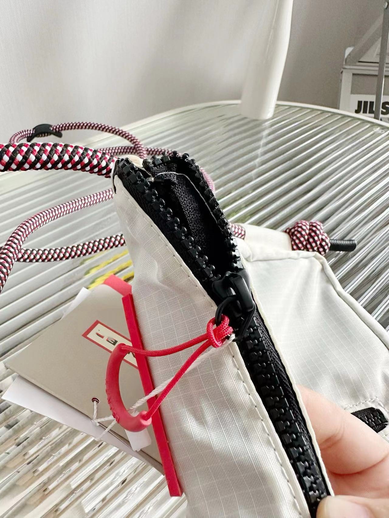 Adjustable shoulder straps, zi - Travel Accessories Pouch のレビューと価格