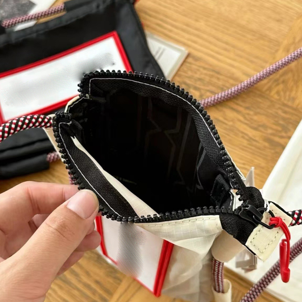 Adjustable shoulder straps, zi - Travel Accessories Pouch のレビューと価格