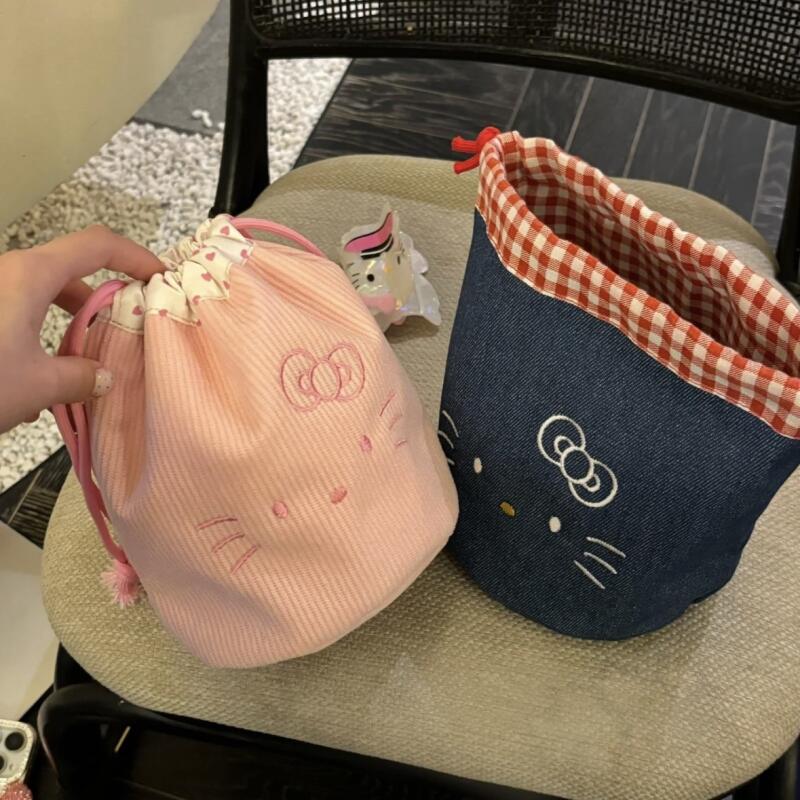 Sanrio Hello Kitty Portable Co - Travel Accessories Gadget のレビューと価格