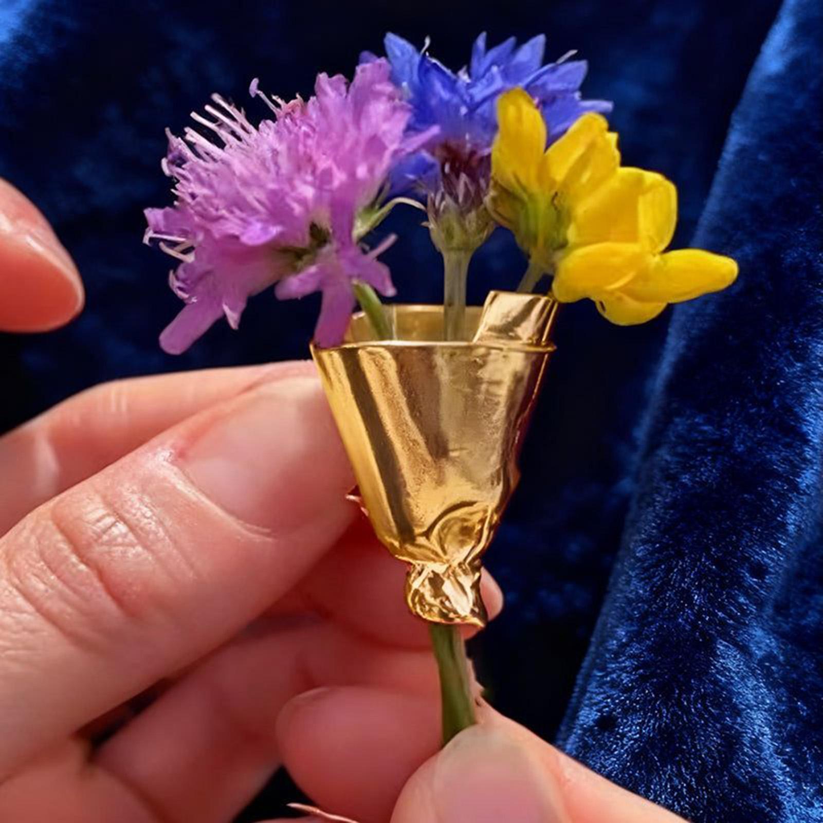 Alloy Wearable Flower Bouquet  - Travel Accessories India のレビューと価格