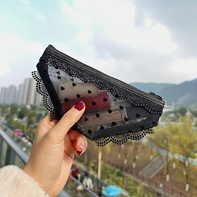Briefs Shape Travel Cosmetic B - Travel Accessories Pouch のレビューと価格