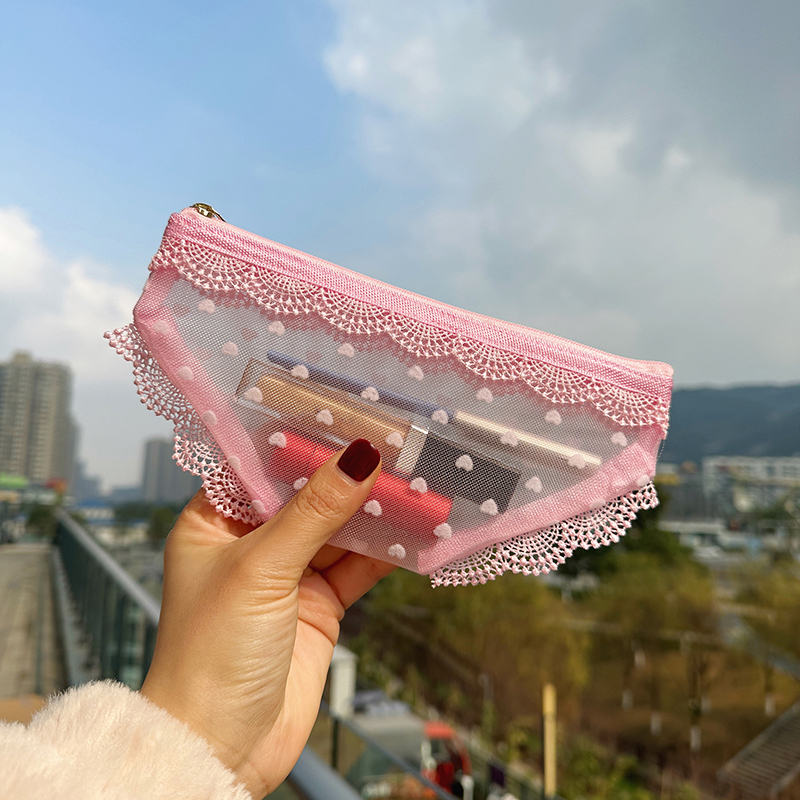 Briefs Shape Travel Cosmetic B - Travel Accessories Pouch のレビューと価格