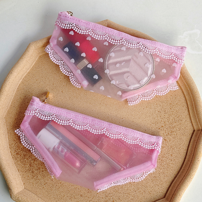 Briefs Shape Travel Cosmetic B - Travel Accessories Pouch のレビューと価格