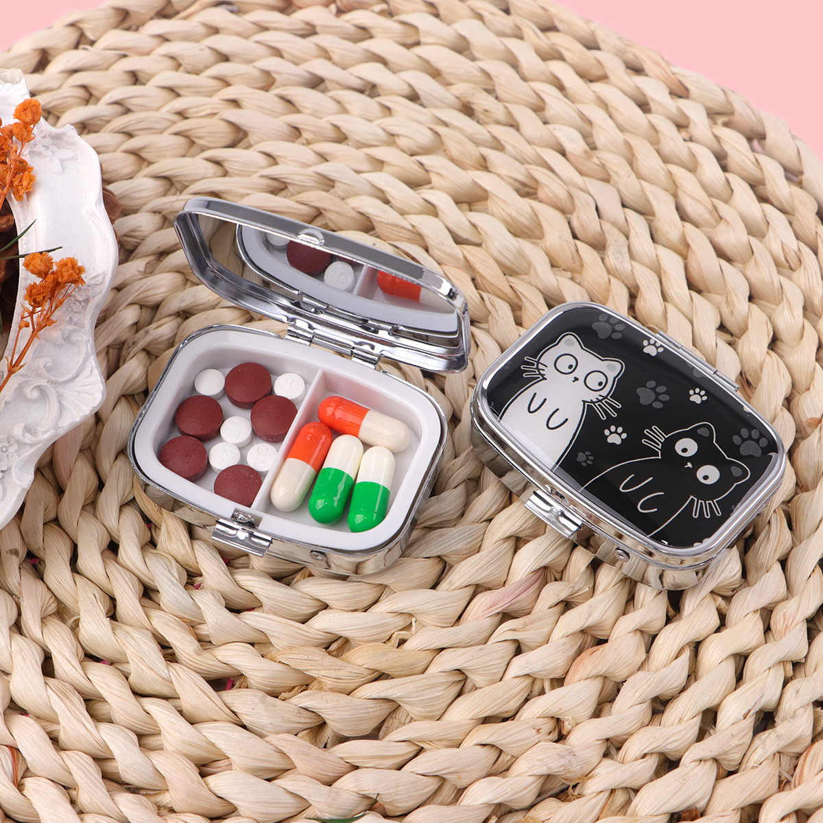 Cartoon Black And White Cat Tr - Travel Accessories Gadget のレビューと価格