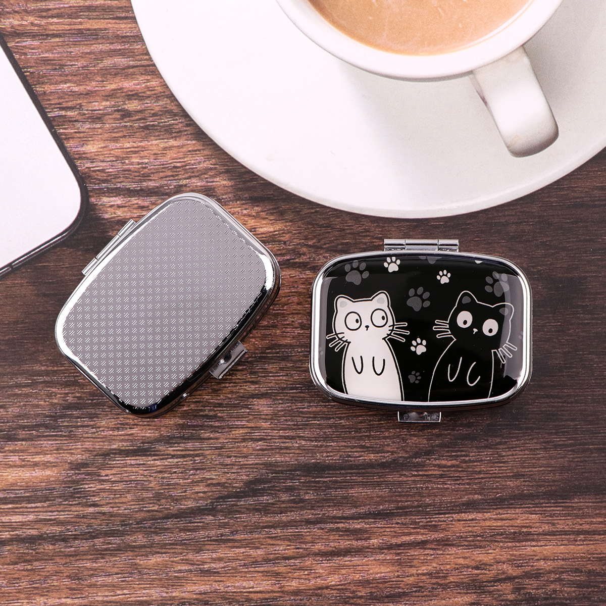 Cartoon Black And White Cat Tr - Travel Accessories Gadget のレビューと価格
