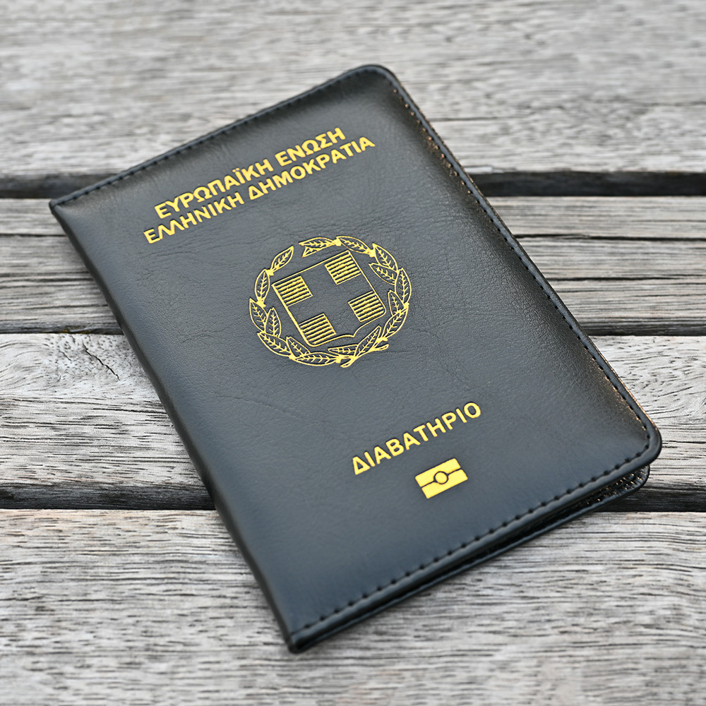 The Hellenic Republic Passport - Travel Accessories Greece のレビューと価格